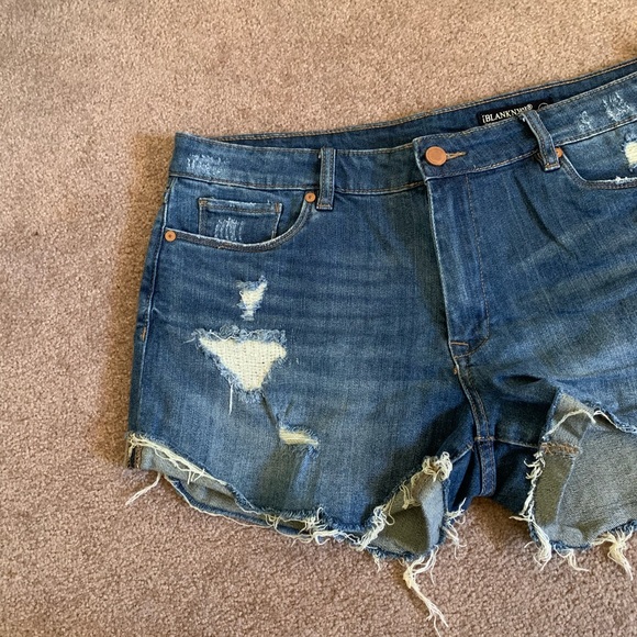 BlankNYC denim shorts - Picture 11 of 11